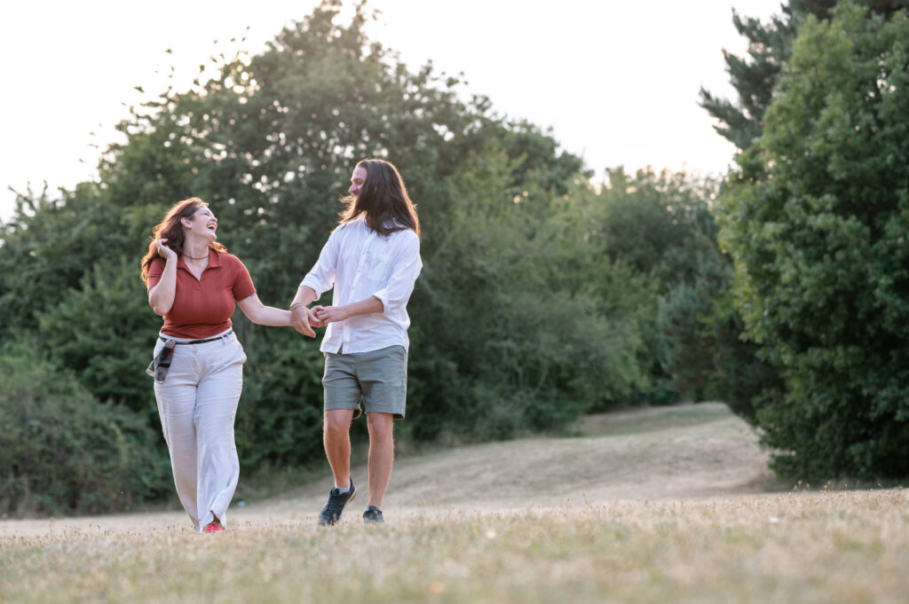 couple's photoshoot in Leavesden Country Park