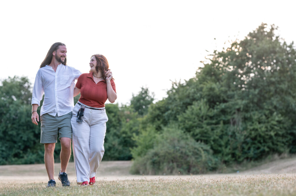 couple's photoshoot in Leavesden Country Park