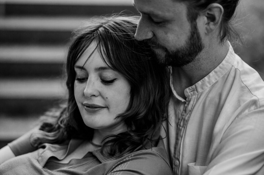 couple's photoshoot in Leavesden Country Park