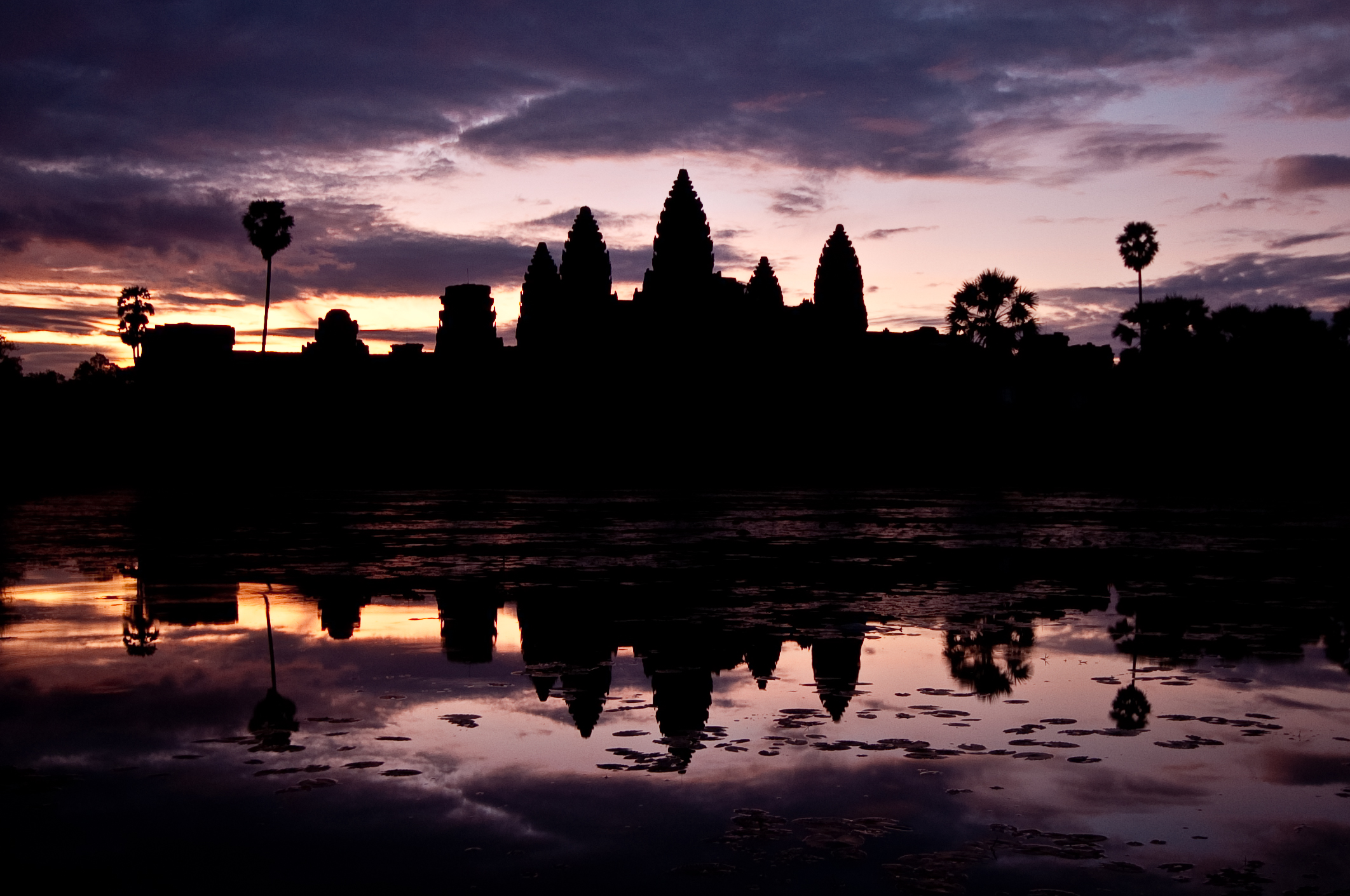 Angkor wat temple at sunrise